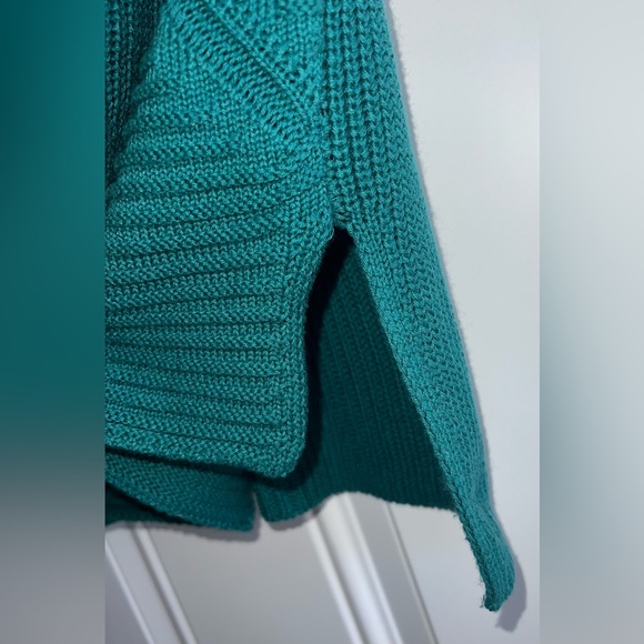 Teal Knit Sweater 🥳 - Picture 3 of 4